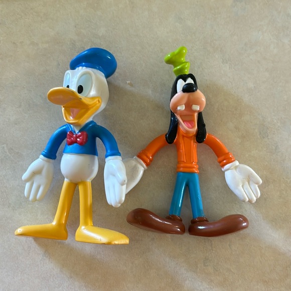 - So cute! Original Disney Bendin Friends Donald and Goofy - Picture 1 of 6
